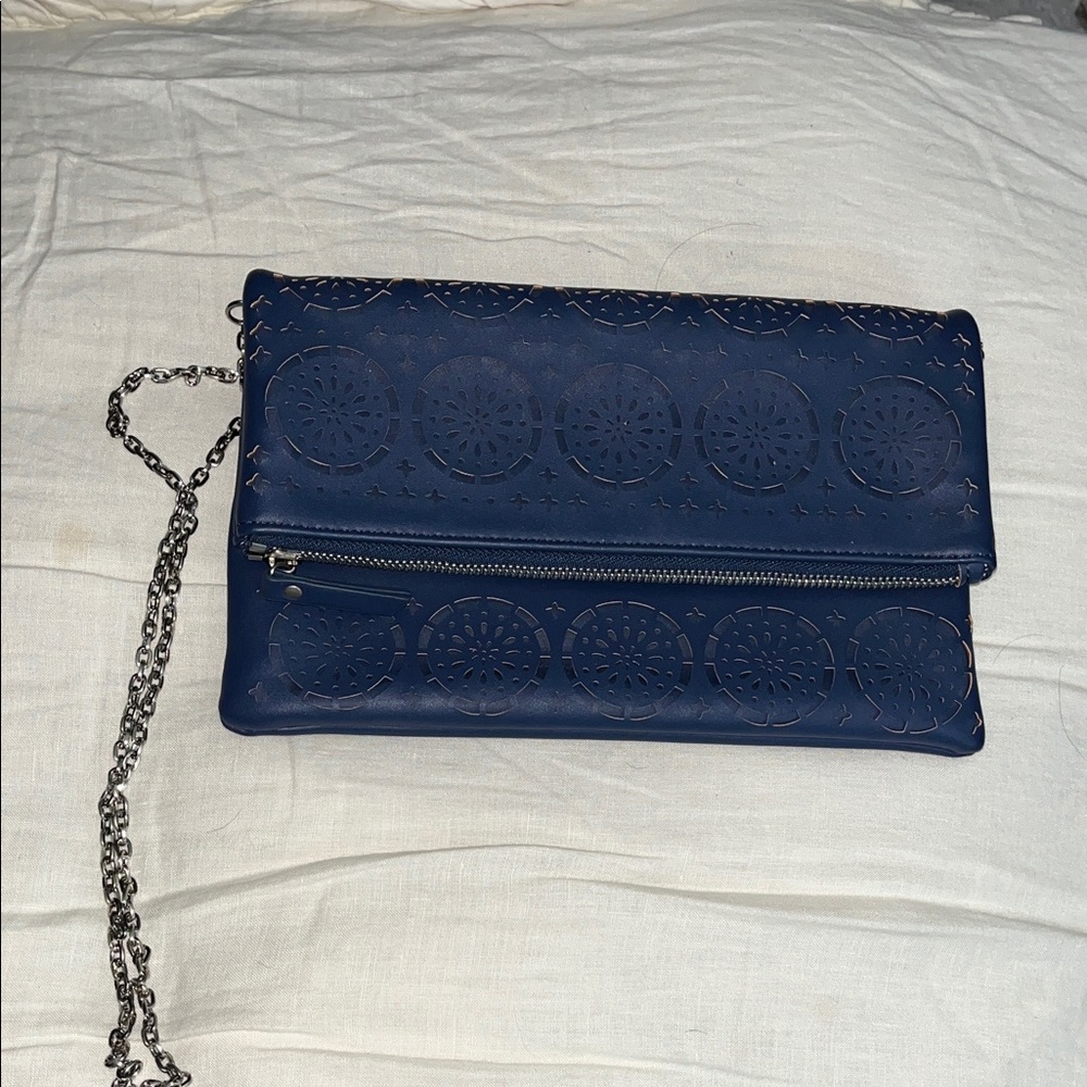 Urban expressions crossbody/cluth